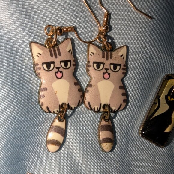 $3 with Bundle ~ Cat Earring Lot 5080 - Picture 2 of 5